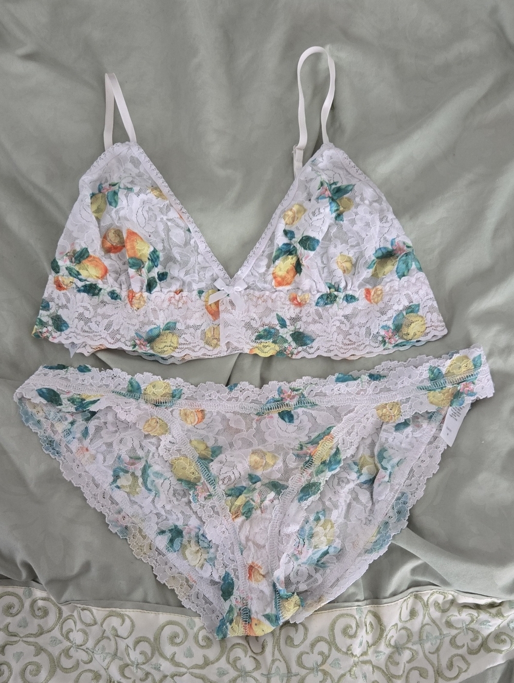 White Floral Lace Bralette & Bikini Set - Women Intimates